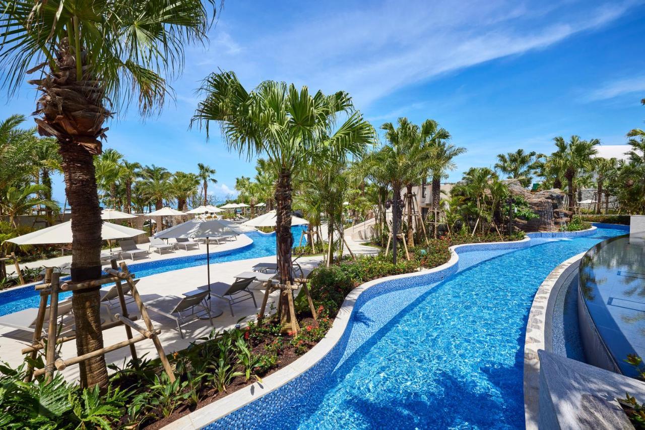 Ryukyu Hotel & Resort Nashiro Beach Itoman Εξωτερικό φωτογραφία The swimming pool at the resort